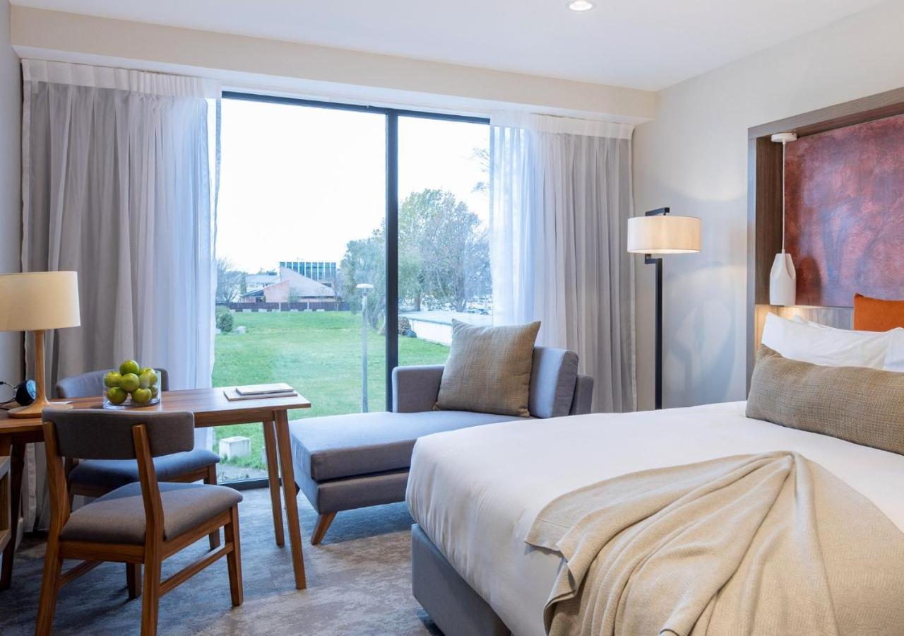 Sudima Christchurch City Екстериор снимка A guest room at the Hotel at Old Town Scottsdale